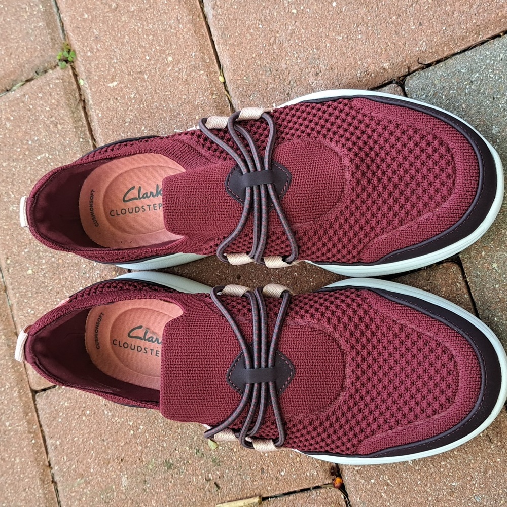 Women's Clark's Cloudsteppers slip ons, size 6M. Maroon